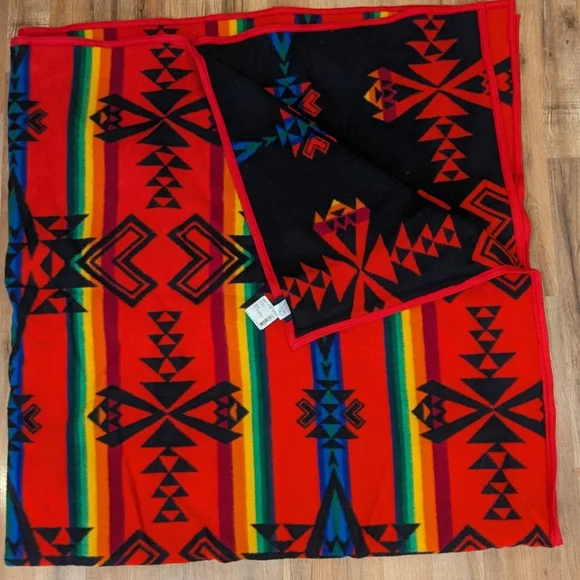Rare - Pendleton wool blanket, retired Spirit pattern- 90x90 - Picture 3 of 13